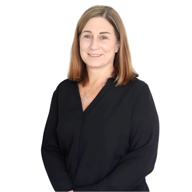 Jennifer Arriola, Escrow Officer at Diamond Valley Escrow